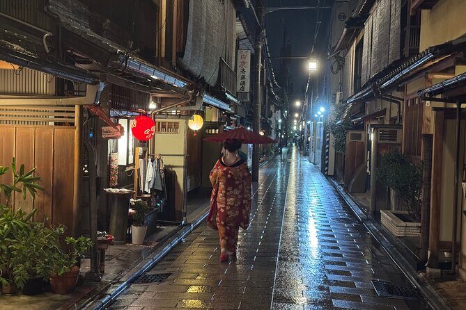 Kyoto Gion Night Tour: Discover Geisha District and Hidden Gems - Hanamikoji Street at Night: Lantern Light and Machiya Views