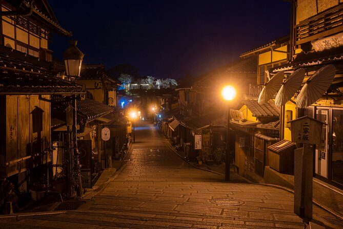 Kyoto Gion Night Tour: Discover Geisha District and Hidden Gems - Gion’s Famous Streets: Teahouses, Old Streets, and Real Perspective