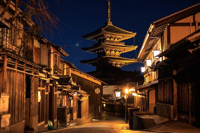 Kyoto Gion Night Tour: Discover Geisha District and Hidden Gems - Sannenzaka and Ninenzaka Steps: The Slopes That Feel Like a Time Machine
