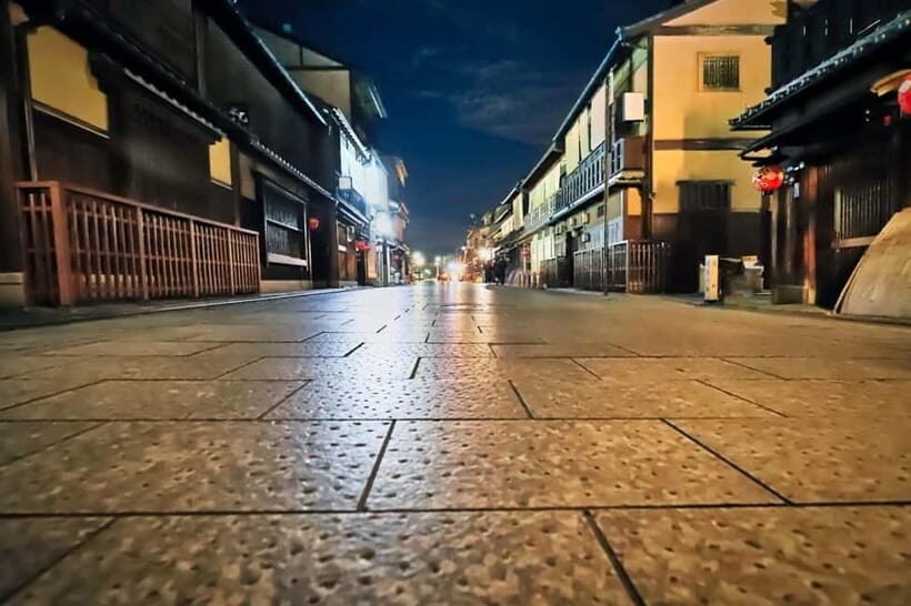 Kyoto: Gion Night Tour Stories of Geisha and Maiko - Shirakawa Canal: quiet visuals, stronger meaning