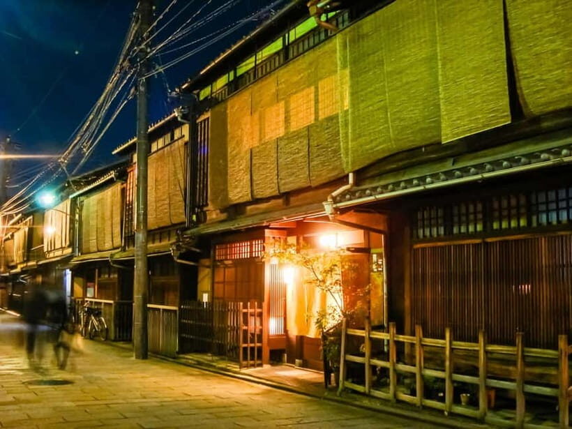 Kyoto: Gion Night Tour Stories of Geisha and Maiko - Yasaka Shrine: finishing strong in the right mood