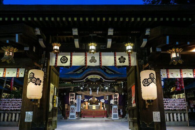 Kyoto: Gion Night Walking Tour with Geisha Insight - Stop 2: Kawaramachidori and the Shijo-Kawaramachi Contrast
