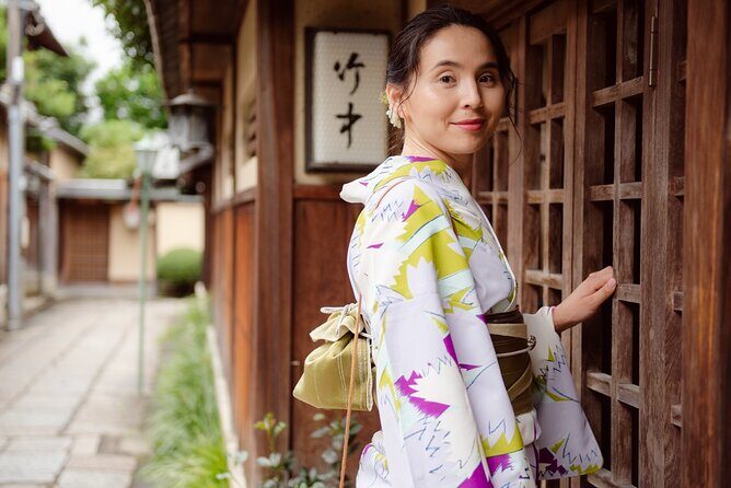 Kyoto Gion Photoshoot - Private Session | Pro Photographer - Kimono and outfit prep: how to get the look you want