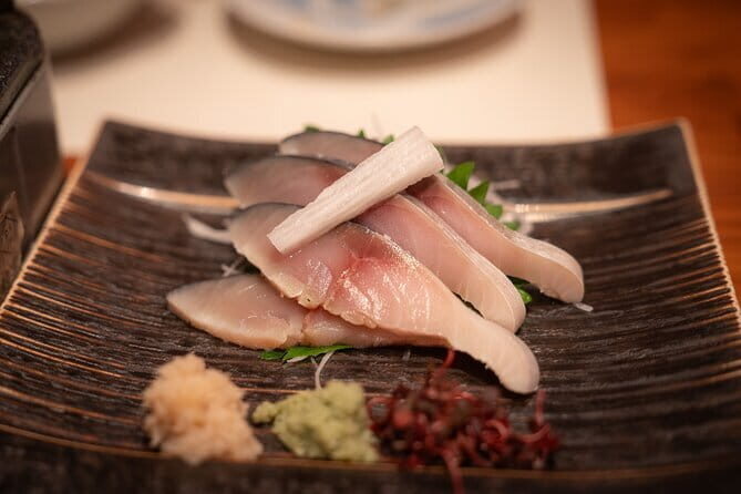 Kyoto: Gion & Pontocho Food Tour with 13 Dishes - The Cozy Gion Izakaya: Where the Meal Plan Actually Comes Alive