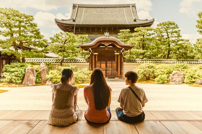 Kyoto Gion Private Tour with a Local Guide – Geisha District - Gion’s famous street and ochaya: spotting the cues up close
