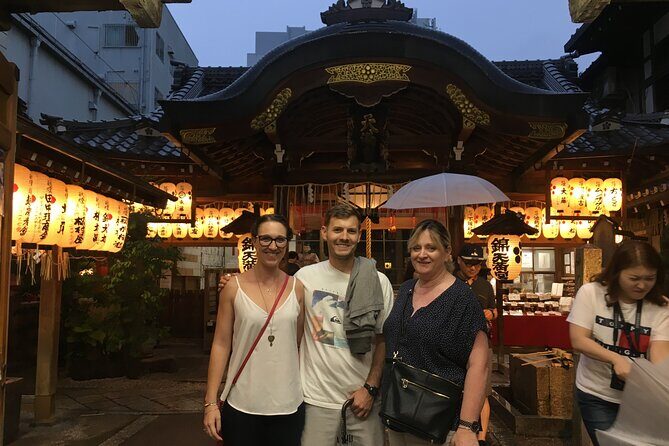 Kyoto Gion Private Tour with a Local Guide – Geisha District - Yasaka Shrine: a 1,300-year pivot between Gion and Higashiyama