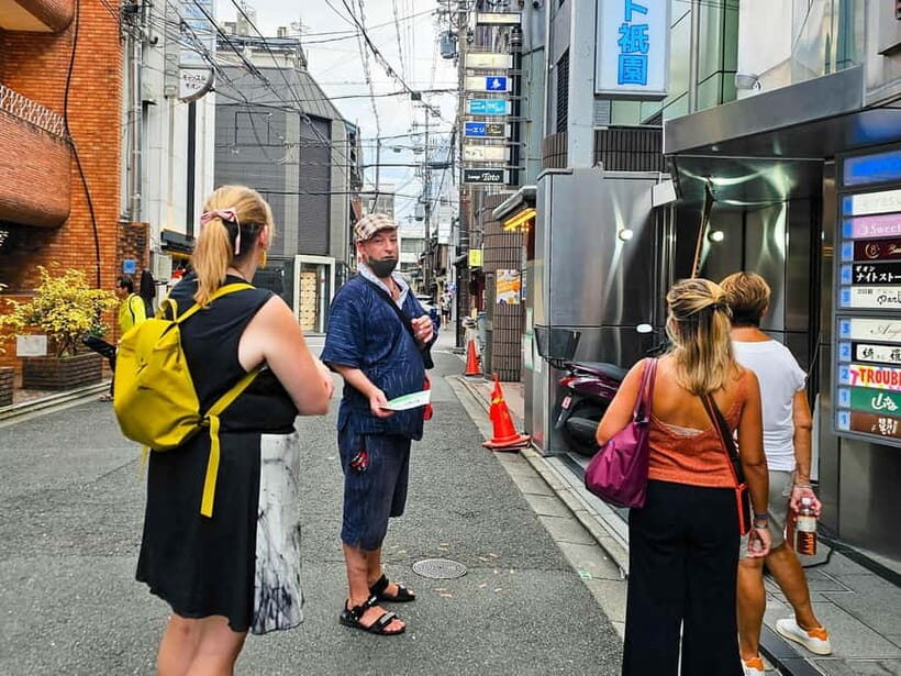 Kyoto: Gion Sunset Walking Tour with Local Guide - Pontocho at Night to Sanjo Bridge: Finishing With River-Spot Energy