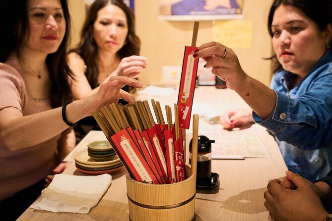 Kyoto: Guided Food Tour with 12 Dishes & 3 Drinks - Guides matter: Nao, Uta, and Momo’s approach to your night