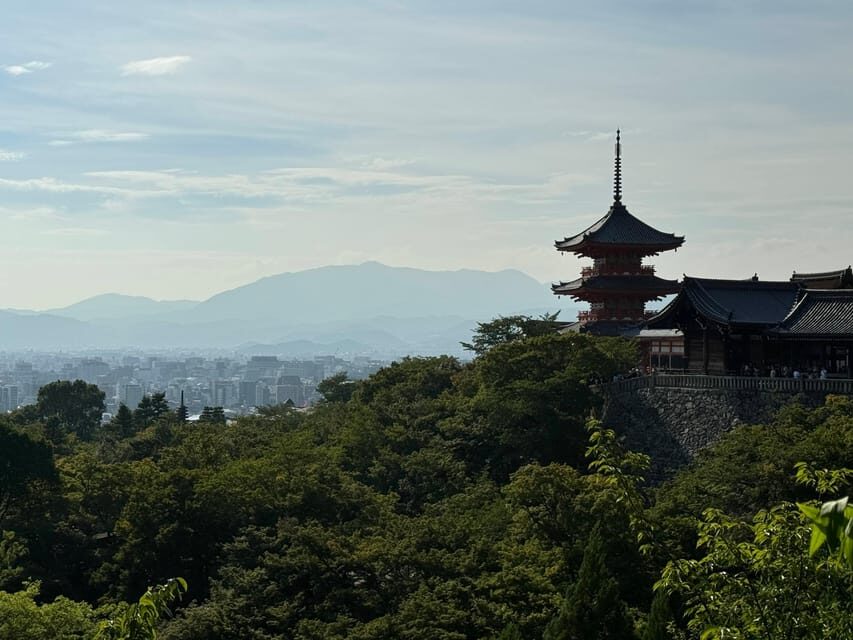 Kyoto: Guided Tour in UNESCO Site, Kiyomizu-dera - 90 Min. - Main hall and the iconic stage: Kyoto’s view with context