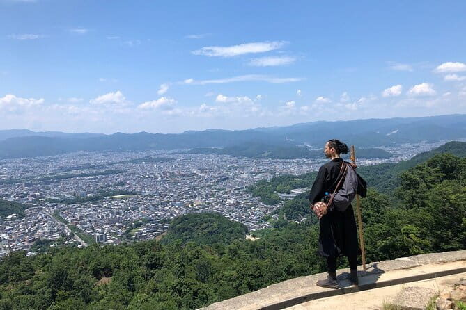 Kyoto Heritage Run - Venture through historical Kyoto landmarks - Maruyama Park and Yasaka Shrine: slowing down in the middle of motion