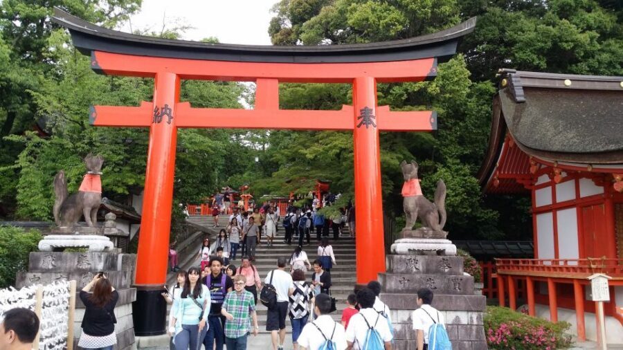Kyoto: Historic Higashiyama Walking Tour - Fushimi Inari Taisha: walking among torii gates with meaning