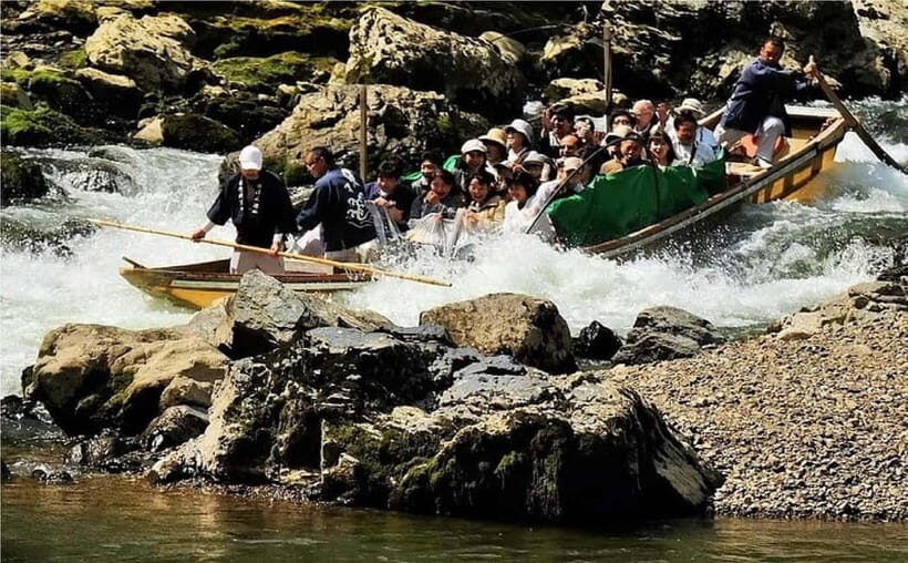 Kyoto Hozugawa River Boat Sagano Romantic Train Tour - Entering Arashiyama by Train: How the Sagano Romantic Train Ride Works
