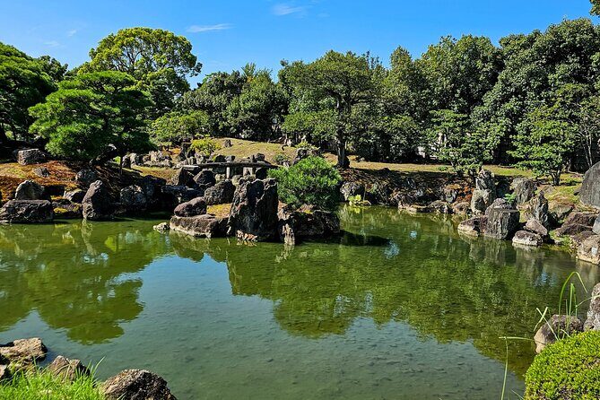 Kyoto Imperial Palace & Nijo Castle Guided Walking Tour - 3 Hours - English-speaking guides: what you should look for in the briefing
