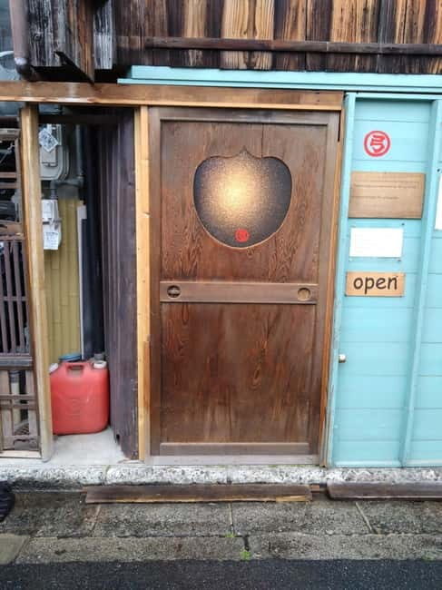 Kyoto: Japanese Archery Workshop with Experienced Instructor - Meeting at からくり弓道体験場: entrance details that prevent stress
