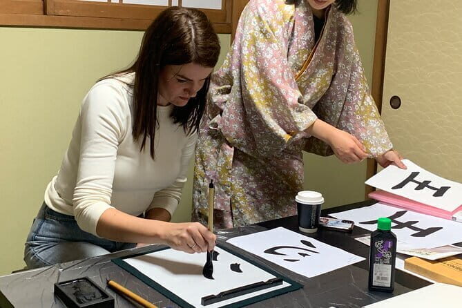 Kyoto: Japanese Calligraphy Class in 150 years old townhouse - A Peaceful Hour, With Real Focus Required