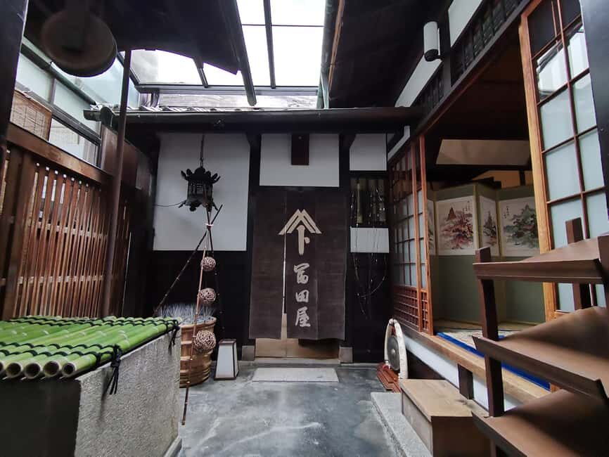 Kyoto: Kaiseki Dinner at a Historical Townhouse - What to Wear: Socks Required, Bare Feet Not Allowed