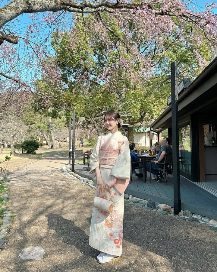 Kyoto: Kimono Rental Traditional Experience at Wargo in Gion - The dressing process: fast when it’s not busy, but plan breathing room