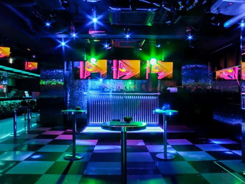 Kyoto: KITSUNE Nightclub Admission Ticket with Drink - Drinks and meeting people: what “all-you-can-drink” means for your night