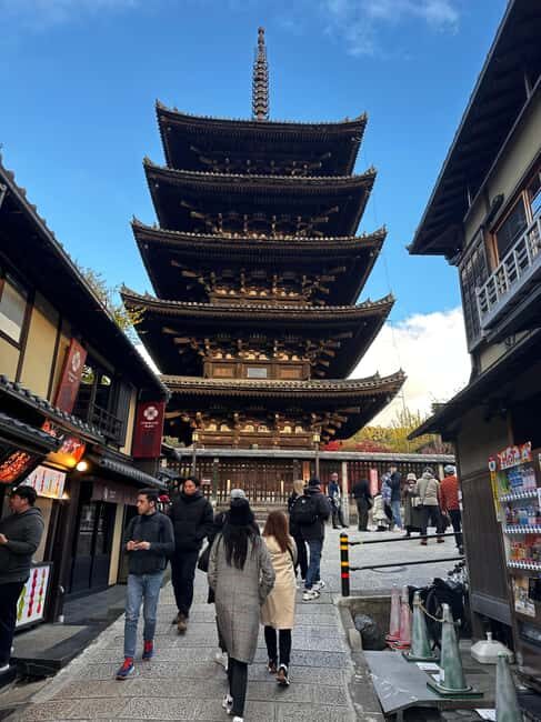 Kyoto: Kiyomizudera, Sanjusangendo, Kodaiji, and Gion. - Yasaka Shrine and Gion: where geisha culture becomes understandable