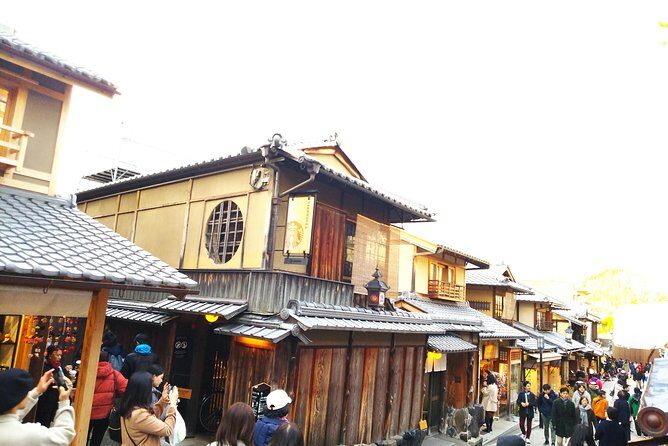 Kyoto Late Bird Walking Tour - Stop 3: Yasaka Shrine and why Gion matters