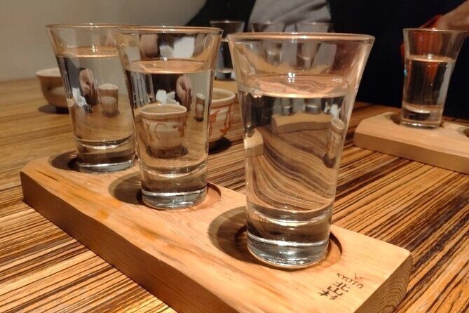 Kyoto Luxury Sake, Whisky and Cocktail Tour - Gion Shirakawa: the lantern-and-water street moment