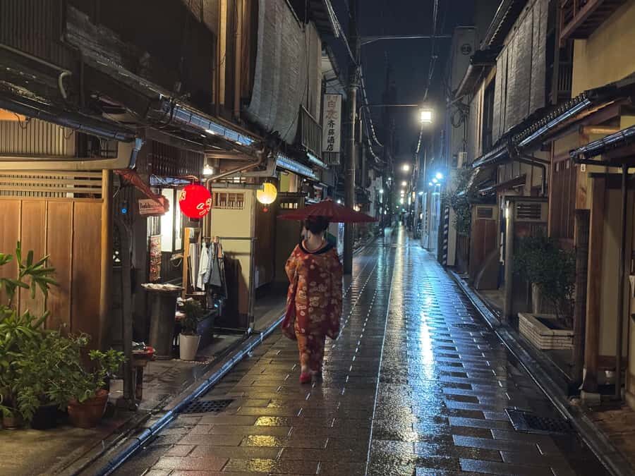 Kyoto Magic Night Walk: Gion & Fushimi Inari(Private Option) - First step: meeting Kyoto where the story starts