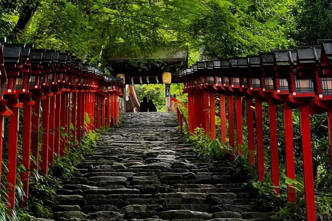 Kyoto Magical Night English Tour: Gion & Fushimi Inari Shrine - Yasui-Konpiragu and Yasaka Pagoda: relationship prayers and the nail-less wonder