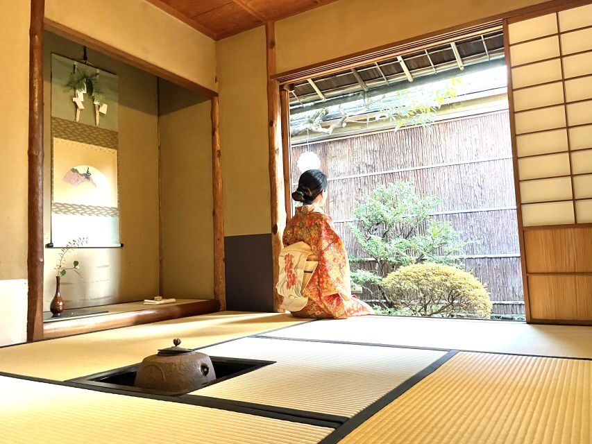 Kyoto: Maiko Happy Hour at a Historic Machiya - Buyō dance performance: classical music, refined movement