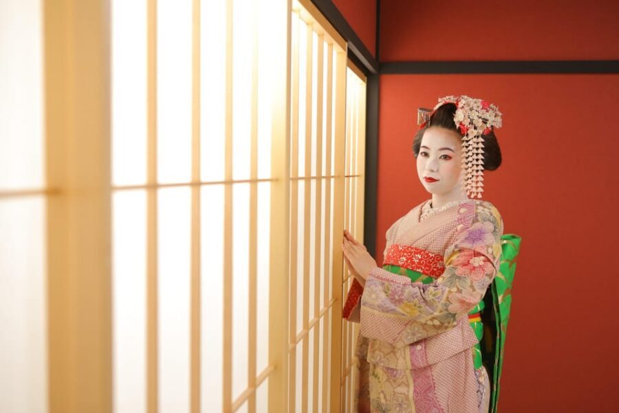 Kyoto: Maiko Makeover and Photoshoot Experience - Dressing and makeup: the transformation workflow that makes the photos look real
