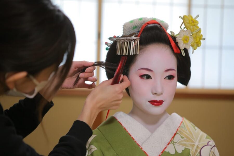 Kyoto: Maiko Makeover and Photoshoot Experience - Optional 30 or 60 minute strolling: great for photos, not guaranteed for comfort