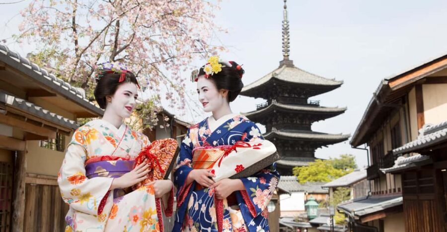Kyoto : Maiko Makeover stroll and photo shoot experience - Key highlights you’ll feel fast