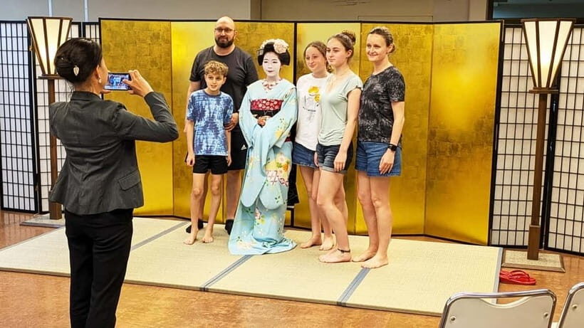 Kyoto: Meet-and-Greet, Maiko Show and Experience - Gift and Shopping: Kyoto Handicraft Center After the Show