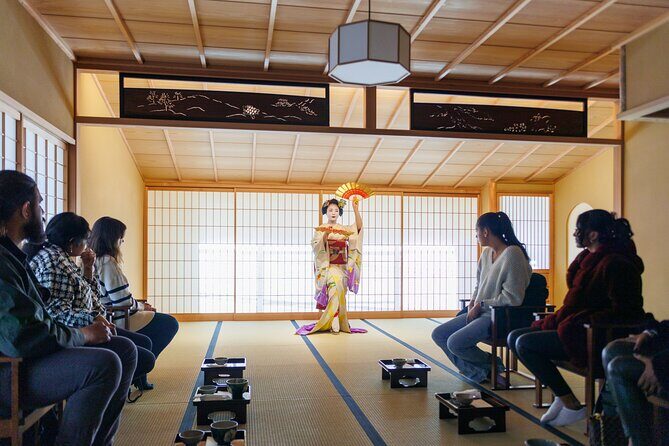 Kyoto: Meet the Geisha Maiko with Gion Walking Tour - Meeting points and the kimono option: plan for socks, short walks, and stairs