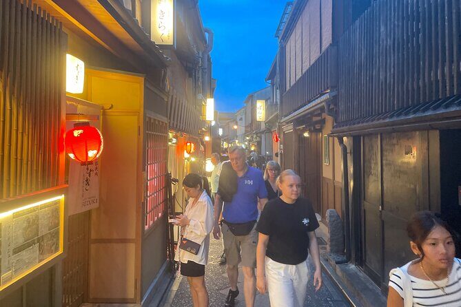Kyoto Night Food & Izakaya Hopping Tour in Pontocho - Kyoto at night: why Pontocho feels different at 6:00 pm