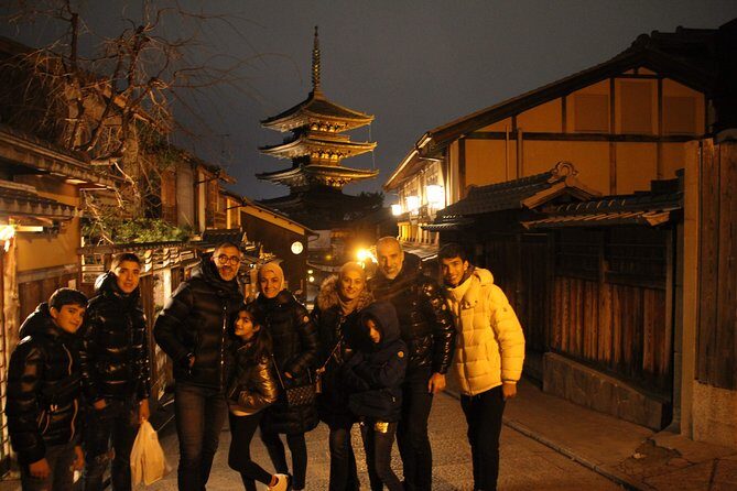 Kyoto night walk tour (Gion district) - Stop 1: Yasaka Shrine at night, where the free entry actually matters