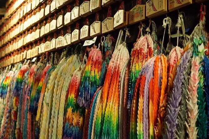 Kyoto Night Walking Guided Tour at Fushimi Inari Shrine - Fushimi Inari at 7:00 pm: Why night helps you see the shrine differently
