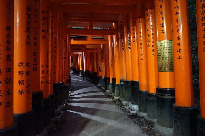 Kyoto Night Walking Guided Tour at Fushimi Inari Shrine - The 1-hour flow: What actually happens on your night walk