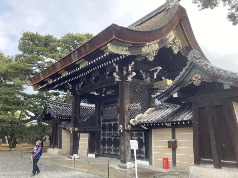Kyoto: Nijo Castle and Kyoto Imperial Palace Guided Tour - Should you book this Nijo Castle and Imperial Palace guided tour?