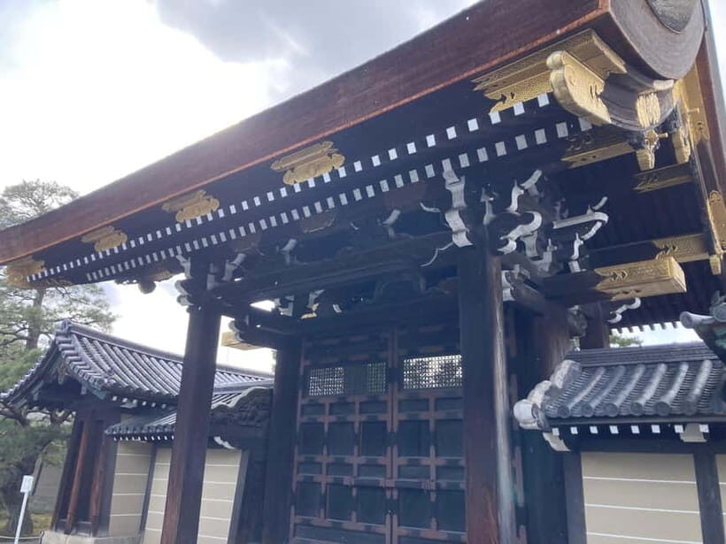 Kyoto: Nijo Castle and Kyoto Imperial Palace Guided Tour - Nijo Castle and Tokugawa Ieyasu: power you can read in the details