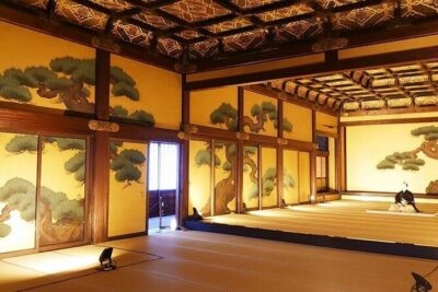 Kyoto: Nijo Castle World Heritage Guided Tour with Admission - The gardens and moats: photos are nice, but the story is better