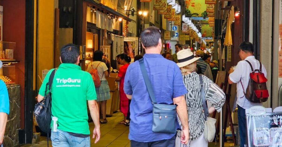 Kyoto: Nishiki Market and Depachika Food Tour with a Local - Meeting at Apple Kyoto and Getting the Most From the Short Walk