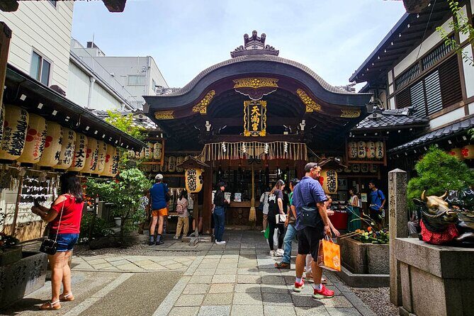 Kyoto Nishiki Market & Depachika: 2-hours Food Tour with a Local - Stop 1 at Daimaru Kyoto Depachika: a smart warm-up for Kyoto snacks
