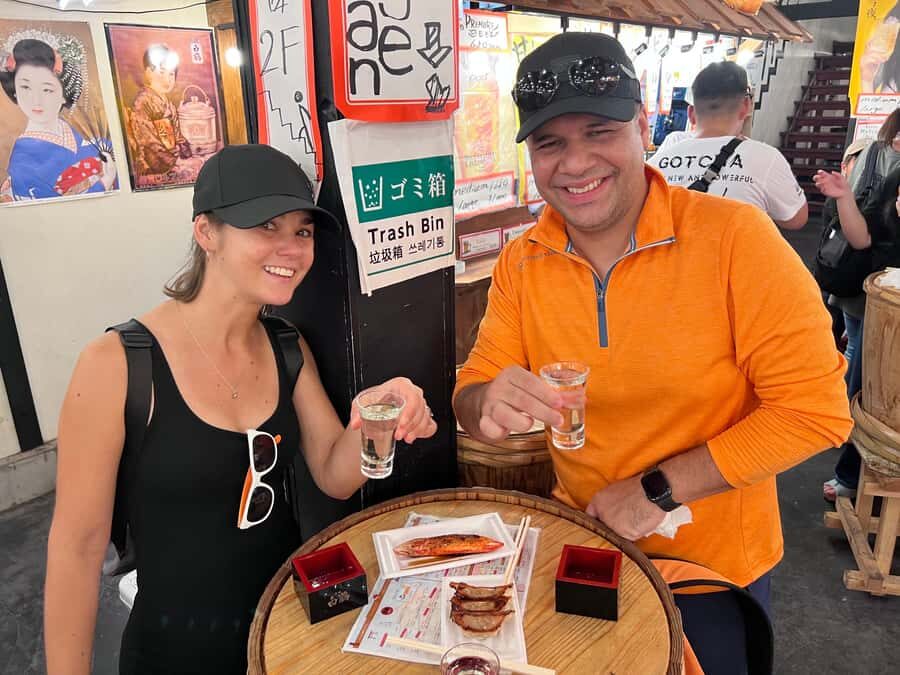 Kyoto: Nishiki Market Food Tour with Local Guide - Meet your guide and get oriented in the market lanes