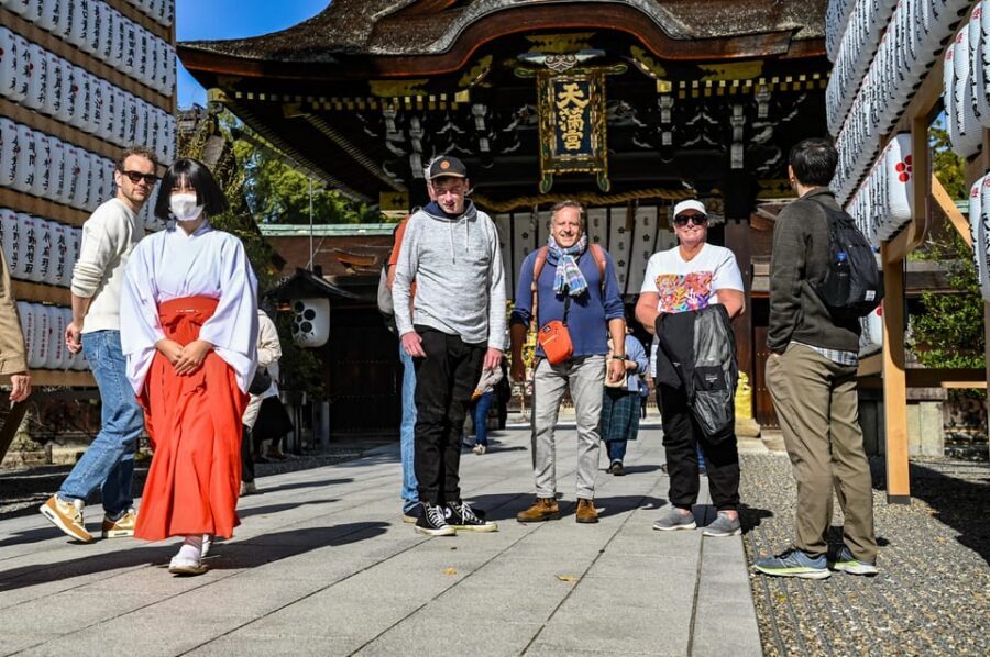 Kyoto: North Kyoto Guided Cycling Tour with Lunch - Gion backstreets: learning the area while you move through it