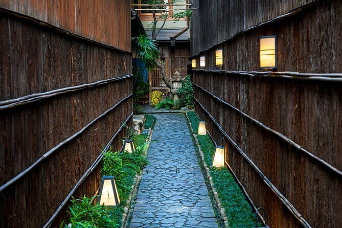 Kyoto Photography Masterclass - Private Photography Lesson - Kiyomizudera at night: framing a big subject without losing detail