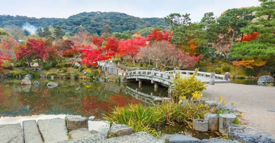 Kyoto: Private 2.5 Hour Historical Walking Tour - Starting at Yasaka Shrine’s Red West Gate: Where Kyoto Clicks