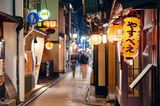 Kyoto Private Night Tour with a Local – Bars, Bites & Culture - Yasaka Shrine After Dark: Quiet, Illuminated, and Better Explained