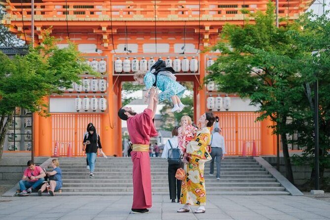 Kyoto Private Photoshoot Experience with a Professional Photographer - Fushimi Inari-taisha: vermilion gate depth in your photos