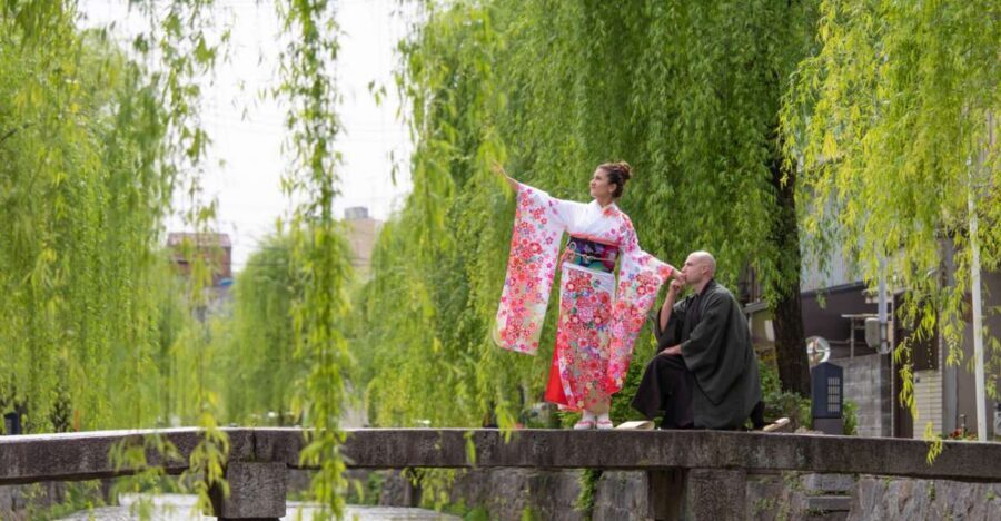 Kyoto: Private romantic photoshoot for couples - A Photographer Who Acts Like a Local Guide (Cici and Bernard)