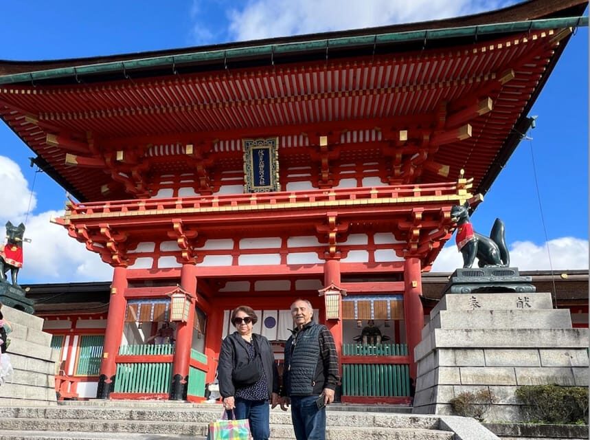 Kyoto: Private tour with Kyoto's licensed guide. Spanish - Fushimi Inari Taisha: the torii walk and why it feels different
